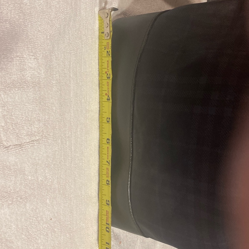 Burberry Bucket bag excellent condition. - Picture 7 of 10